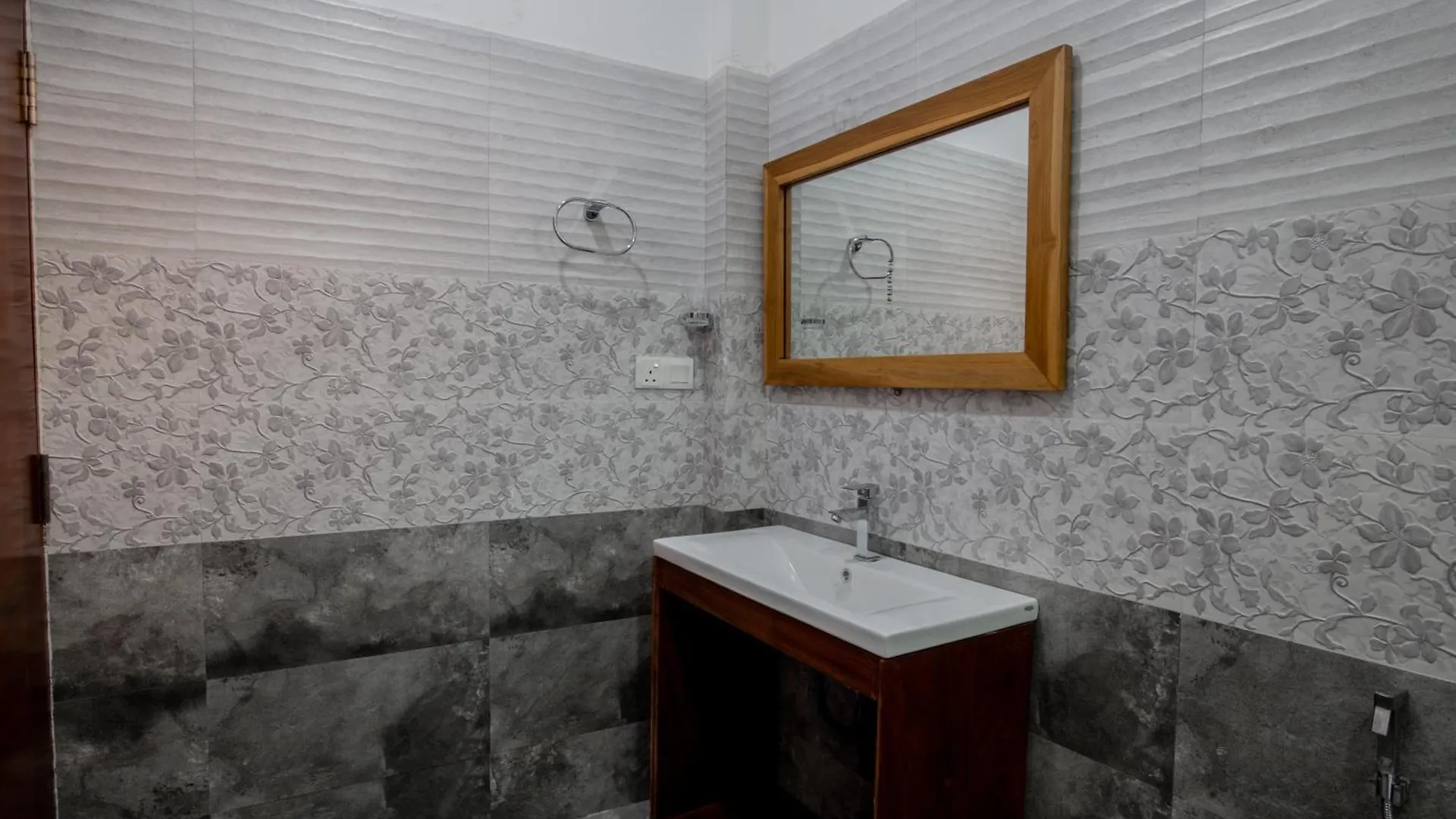 Manthra Leisure Hotel Kandy 0*,  Sri Lanka